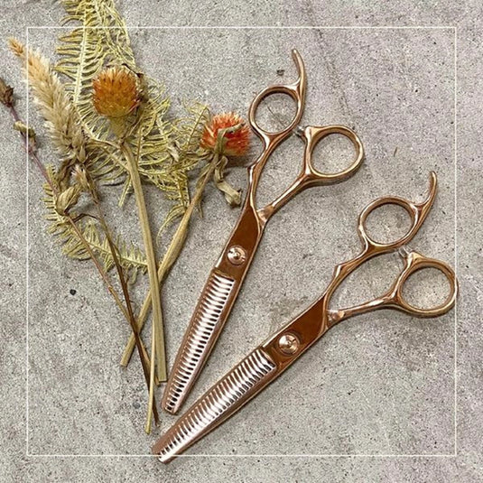 DEEDS GTZ630RA Pink Gold Titanium Thinning Shears – 30 Teeth Flat Blade (6.0 inch / Approx. 20–30% Thinning Ratio)